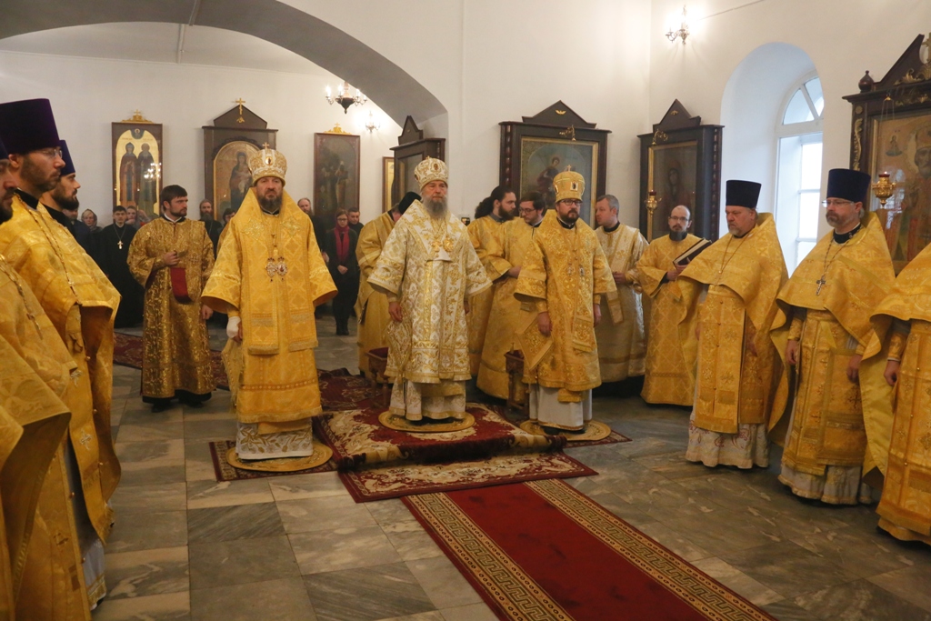 Служение трех архиереев в Свято-Предтеченском храме при Саранской Духовной Семинарии